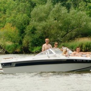 1988 celebrity 19ft bow rider