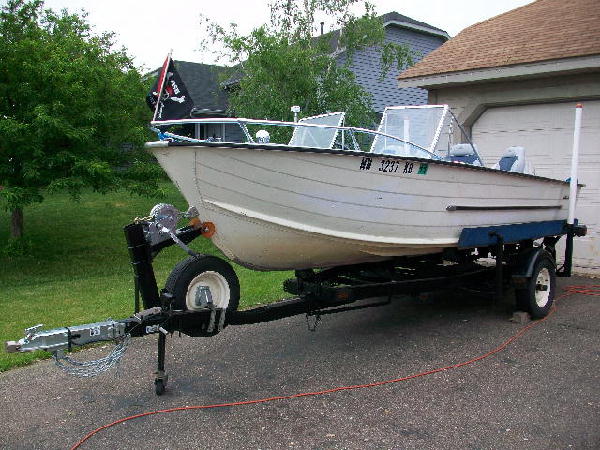 MY BOAT LOOKING AT SIDE A RESIZED