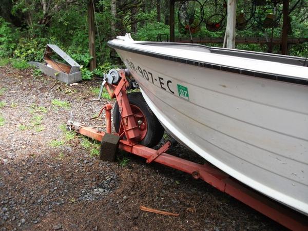 Since I've had no experience with the boat in the water I tried to approximate it's plane in the water by lowering trailer.  Gives me a better "eye" o